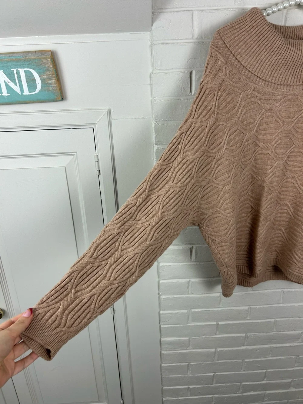 Cyrus Neutral Textured Knit Chunky Ribbed Collar Sweater Size M